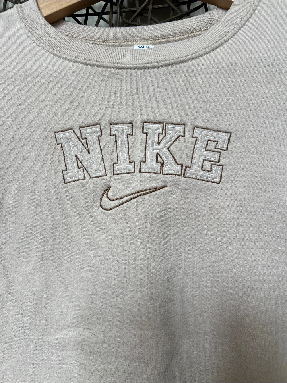Nike Jerzees Unisex Center Swoosh Embroider Spellout Logo Y2K sweatshirt Ecru M